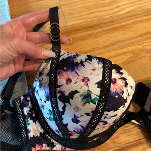 Victoria secret add 2 cup gel bra. 32DD